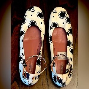 ALAIA PARIS WOMEN'S 38.5 BLACK & WHITE BALLERINA BALLET FLATS